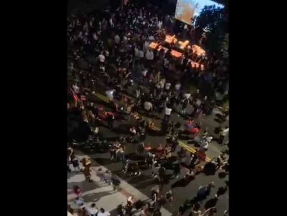 Բազմամարդ հավաք և մոմավառություն Գլենդելում (տեսանյութ)